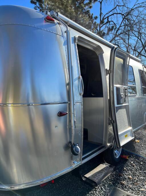Modern Airstream With Amazing View - 10 To 15 Minutes From Kings Canyon National Park Dunlap 外观 照片