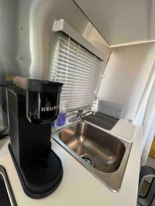 Modern Airstream With Amazing View - 10 To 15 Minutes From Kings Canyon National Park Dunlap 外观 照片