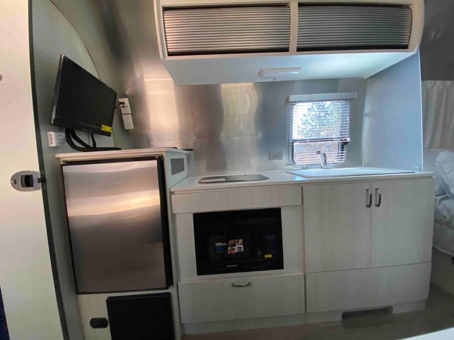Modern Airstream With Amazing View - 10 To 15 Minutes From Kings Canyon National Park Dunlap 外观 照片