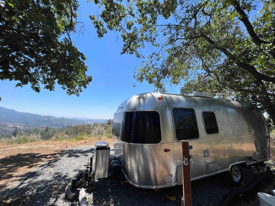 Modern Airstream With Amazing View - 10 To 15 Minutes From Kings Canyon National Park Dunlap 外观 照片