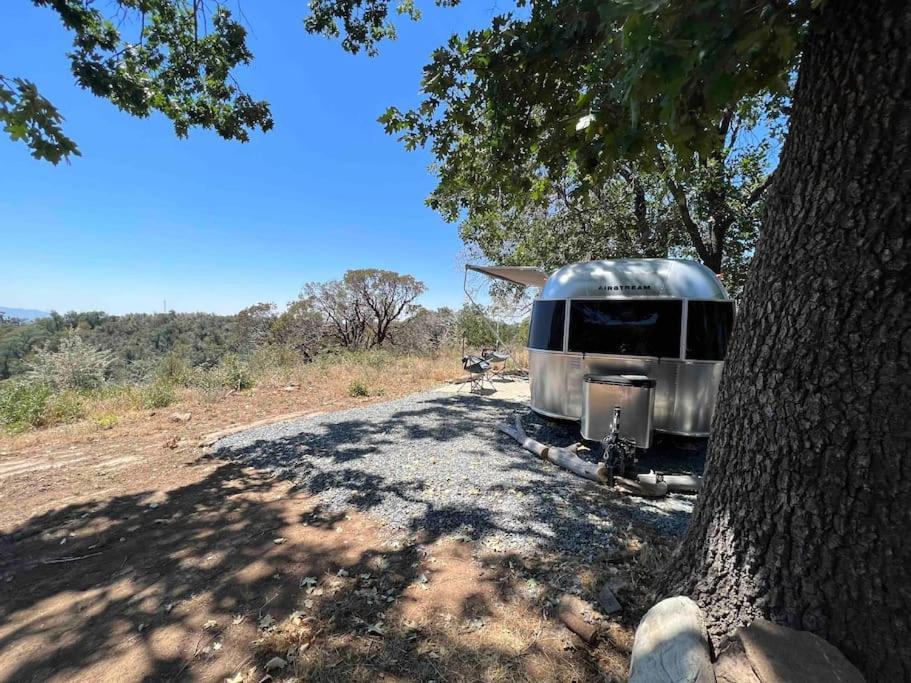 Modern Airstream With Amazing View - 10 To 15 Minutes From Kings Canyon National Park Dunlap 外观 照片